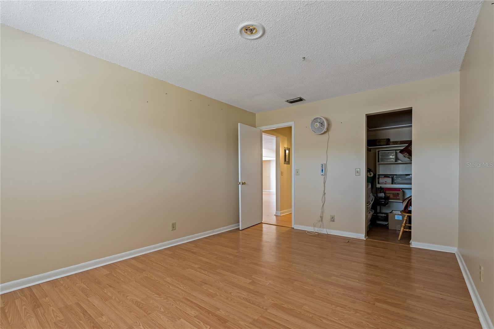 Image 24 of 48 For 100 El Camino Dr  309