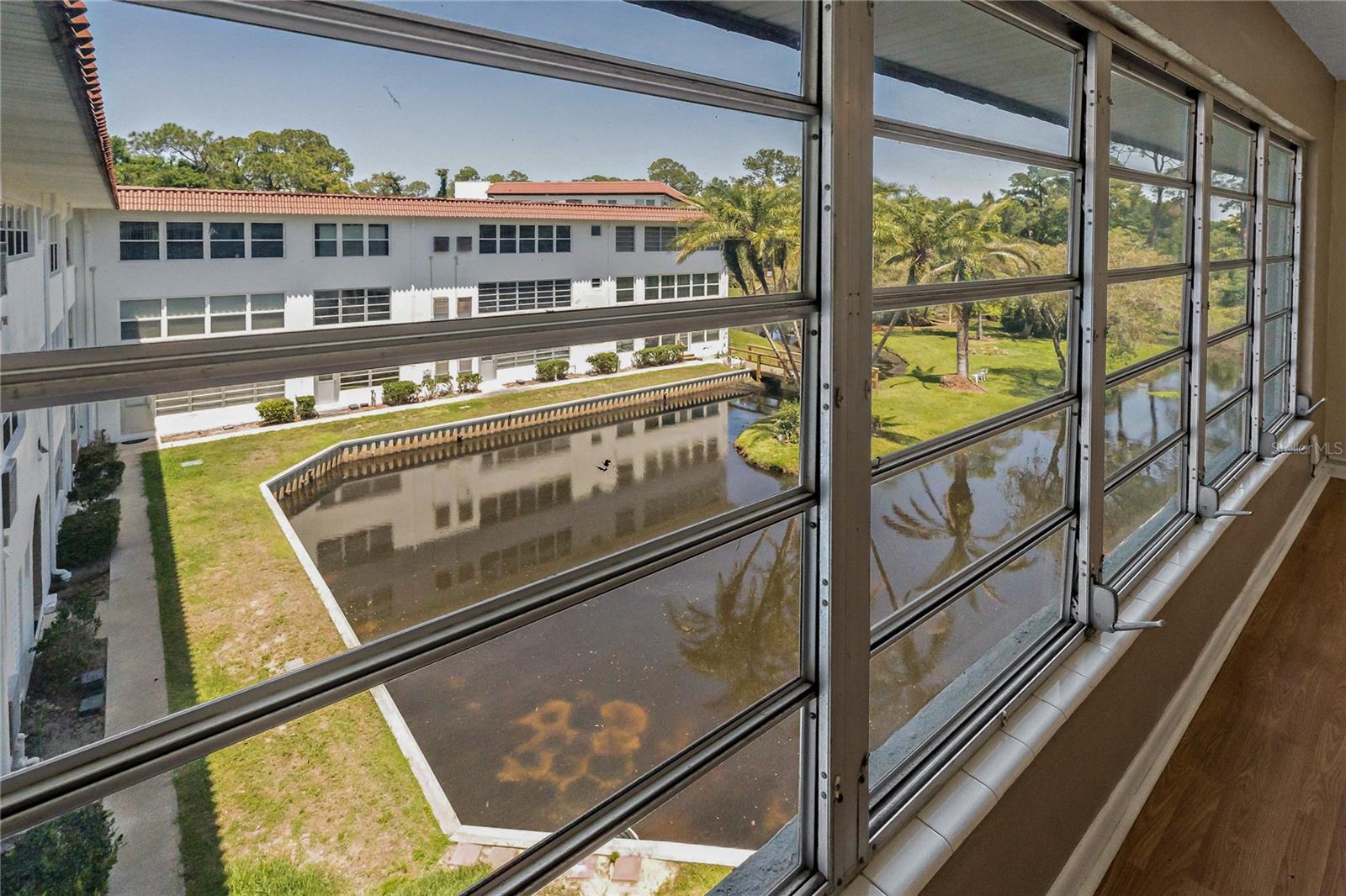 Image 27 of 48 For 100 El Camino Dr  309