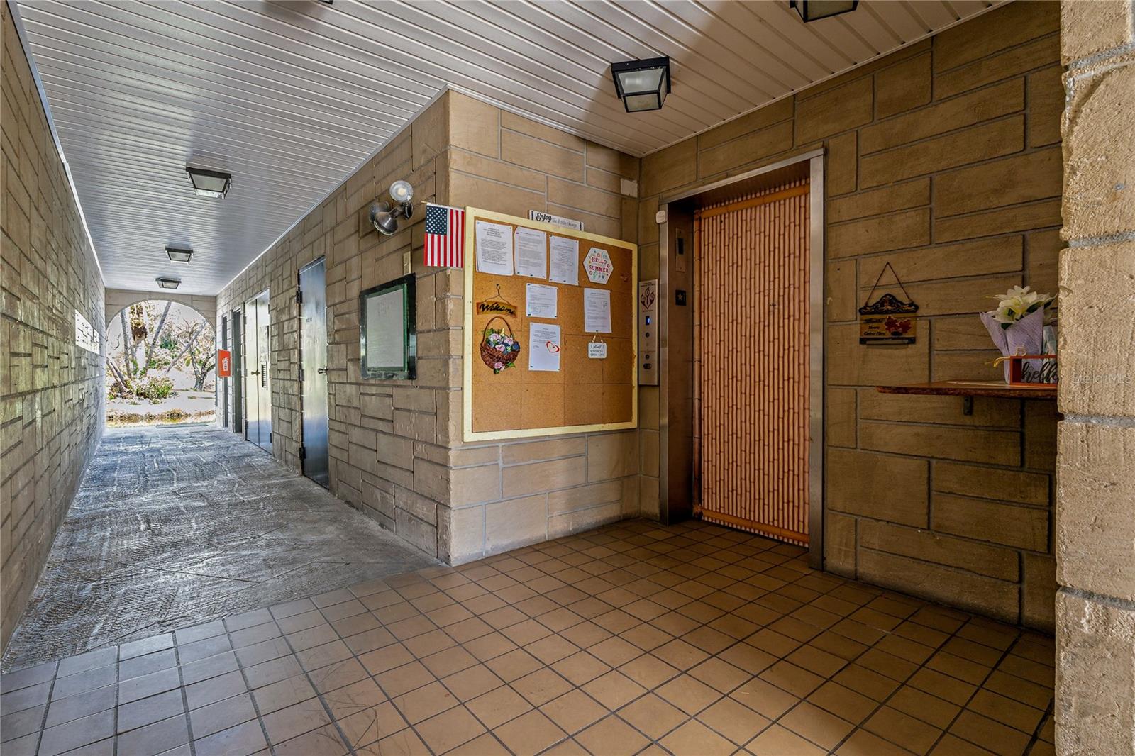 Image 28 of 48 For 100 El Camino Dr  309