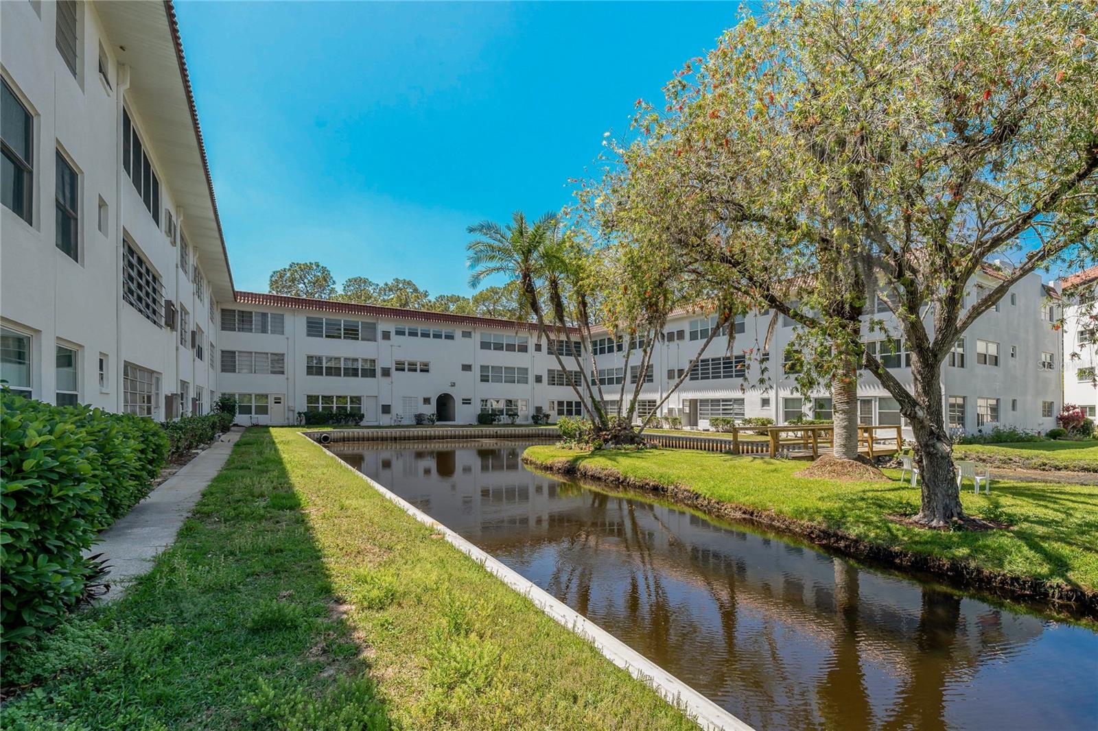 Image 33 of 48 For 100 El Camino Dr  309