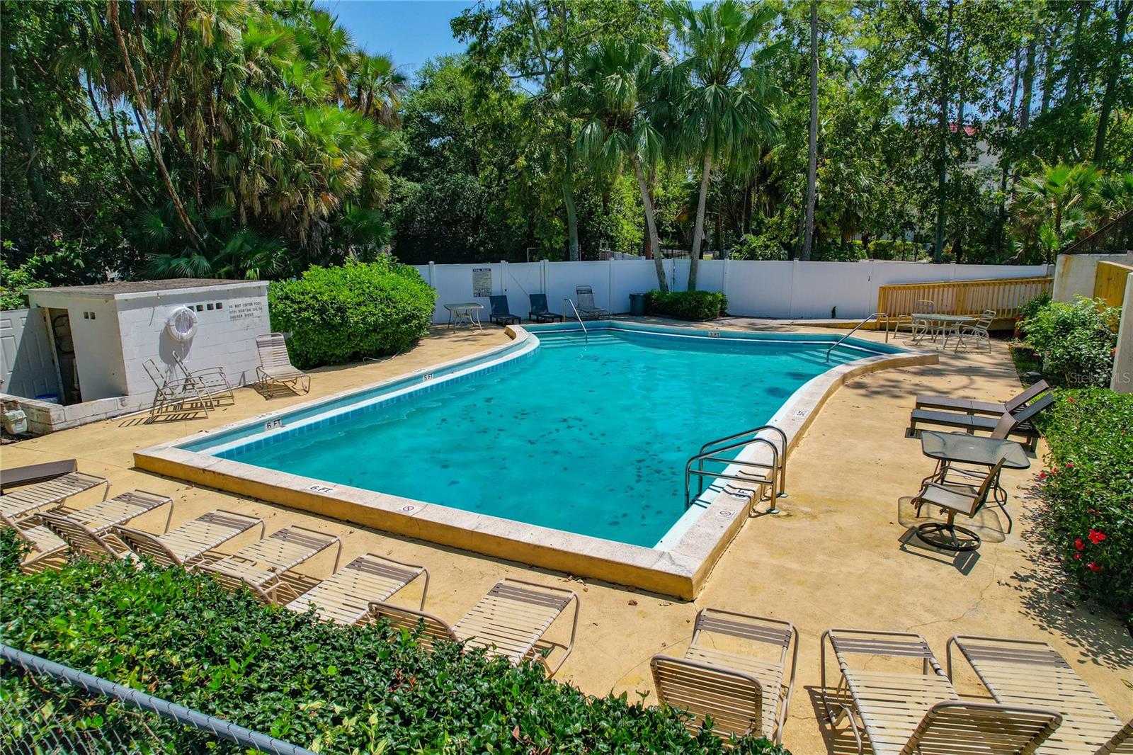 Image 35 of 48 For 100 El Camino Dr  309