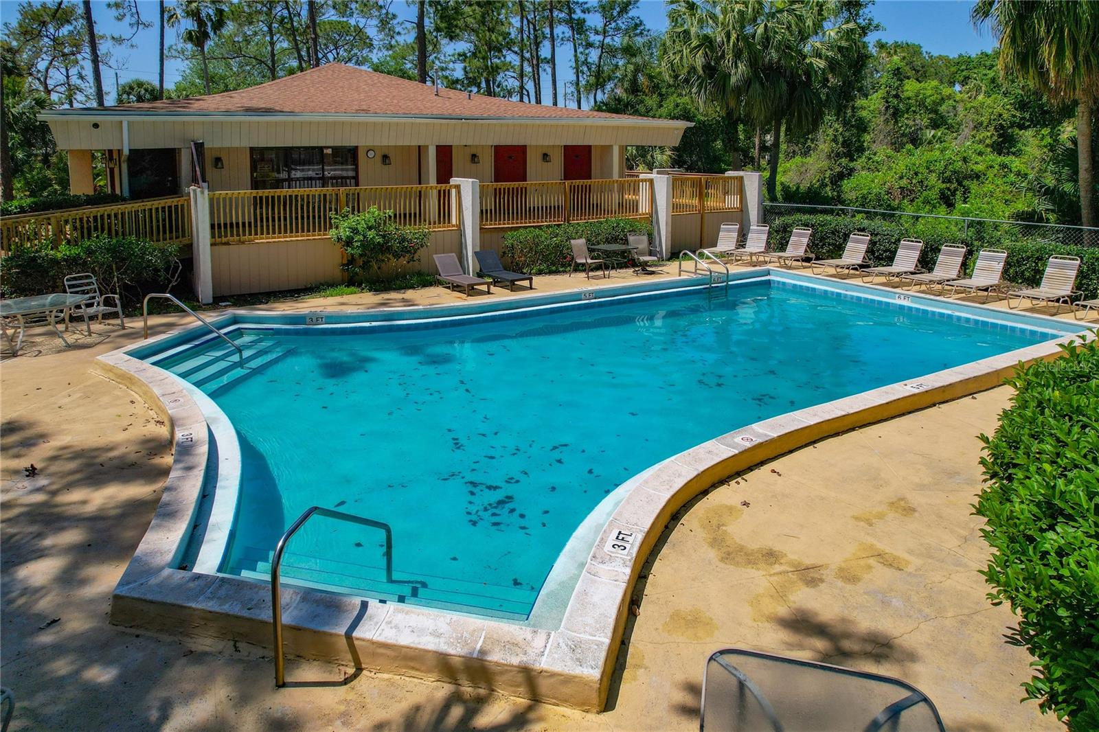 Image 36 of 48 For 100 El Camino Dr  309