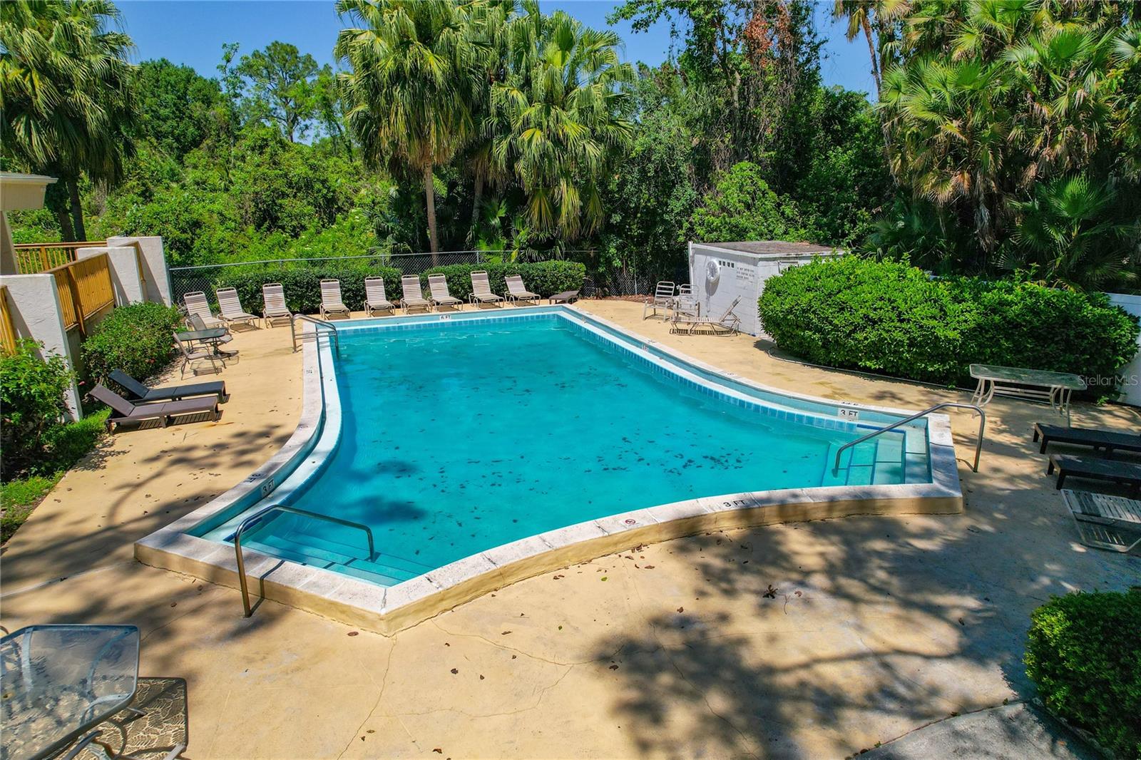 Image 37 of 48 For 100 El Camino Dr  309