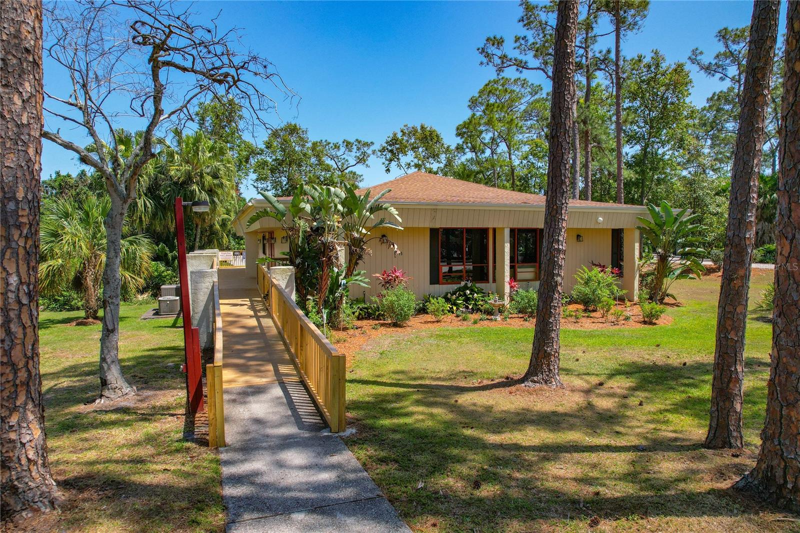 Image 38 of 48 For 100 El Camino Dr  309