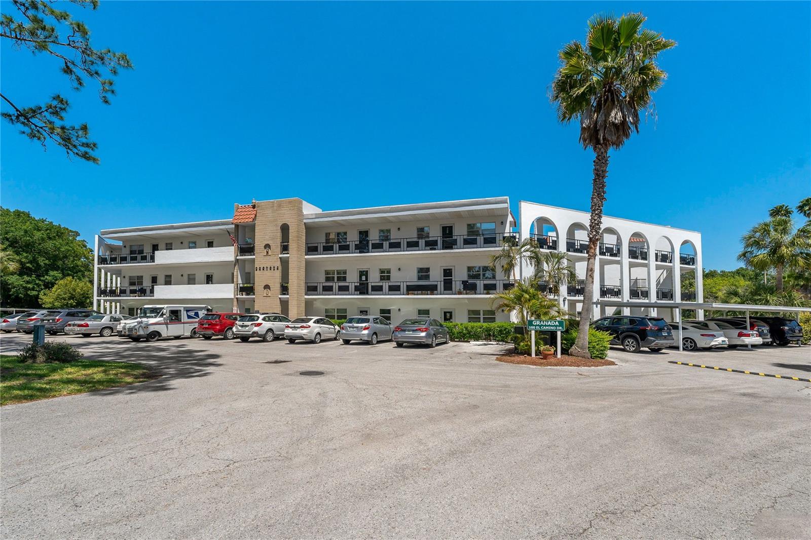 Image 4 of 48 For 100 El Camino Dr  309