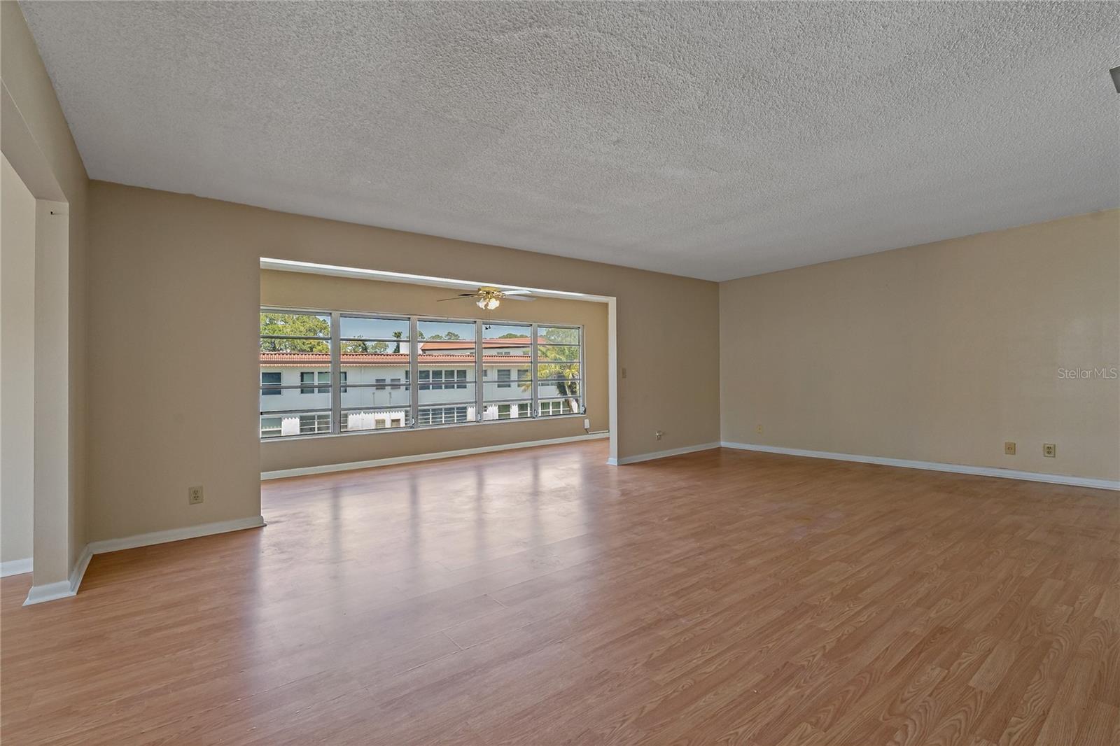 Image 5 of 48 For 100 El Camino Dr  309