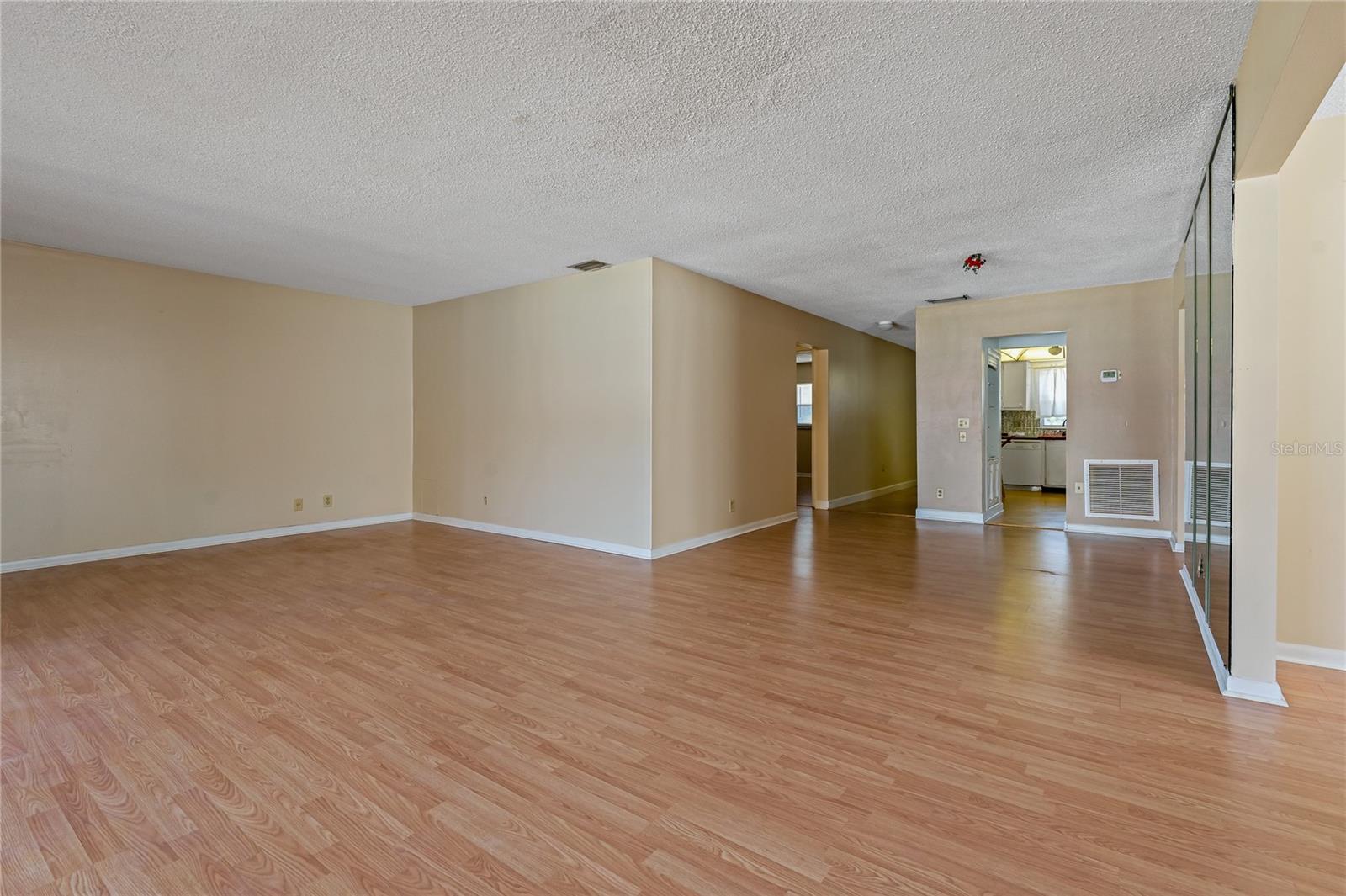 Image 6 of 48 For 100 El Camino Dr  309