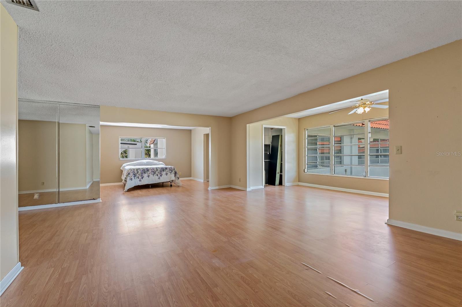 Image 7 of 48 For 100 El Camino Dr  309