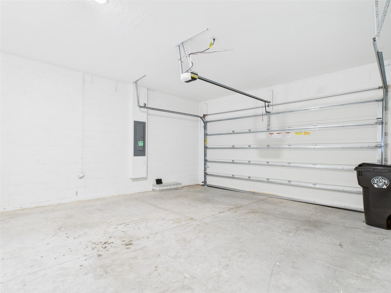 Image 38 of 49 For 2033 Emerald Springs Drive