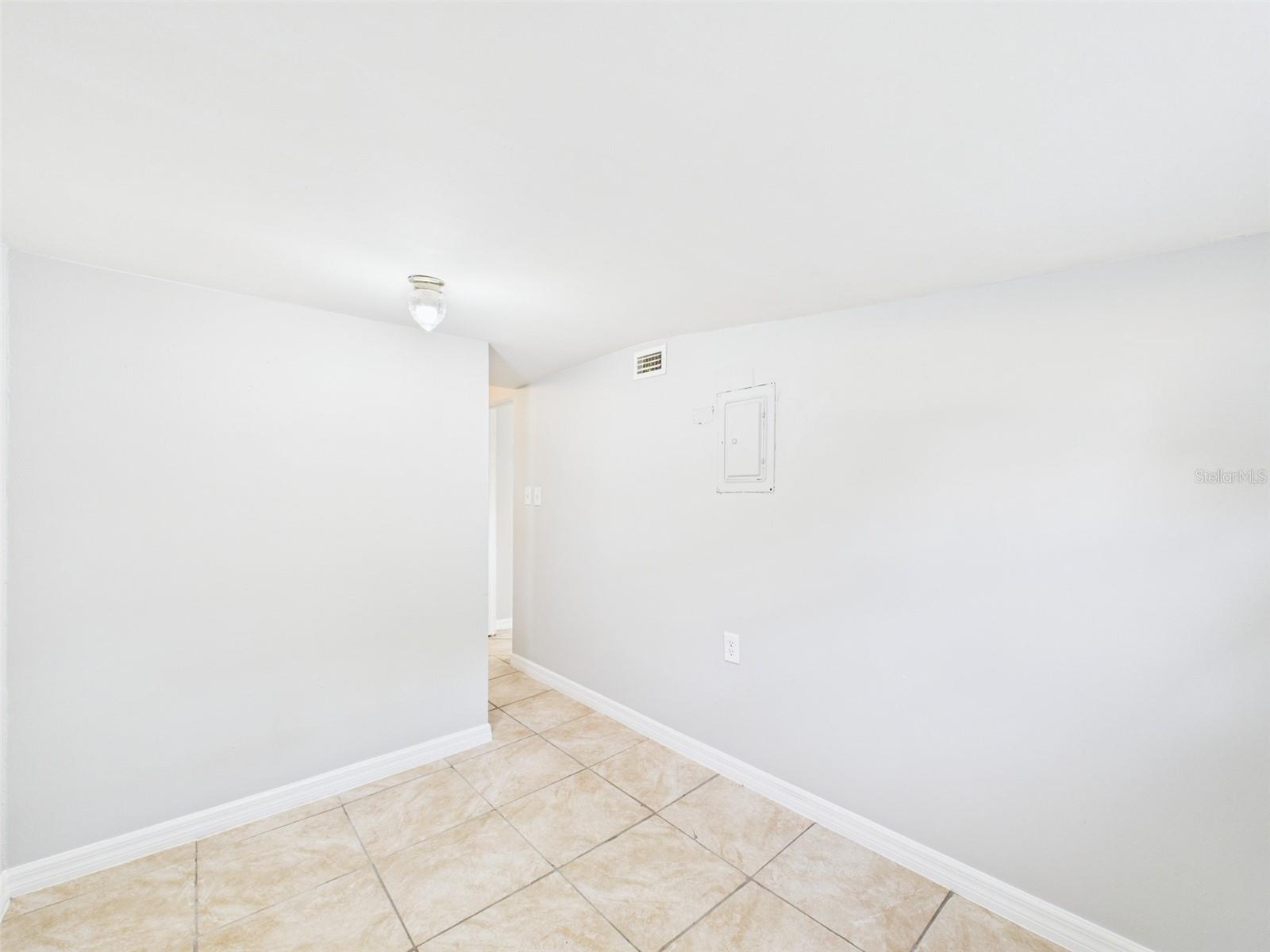 Image 39 of 84 For 348 Gordon Avenue