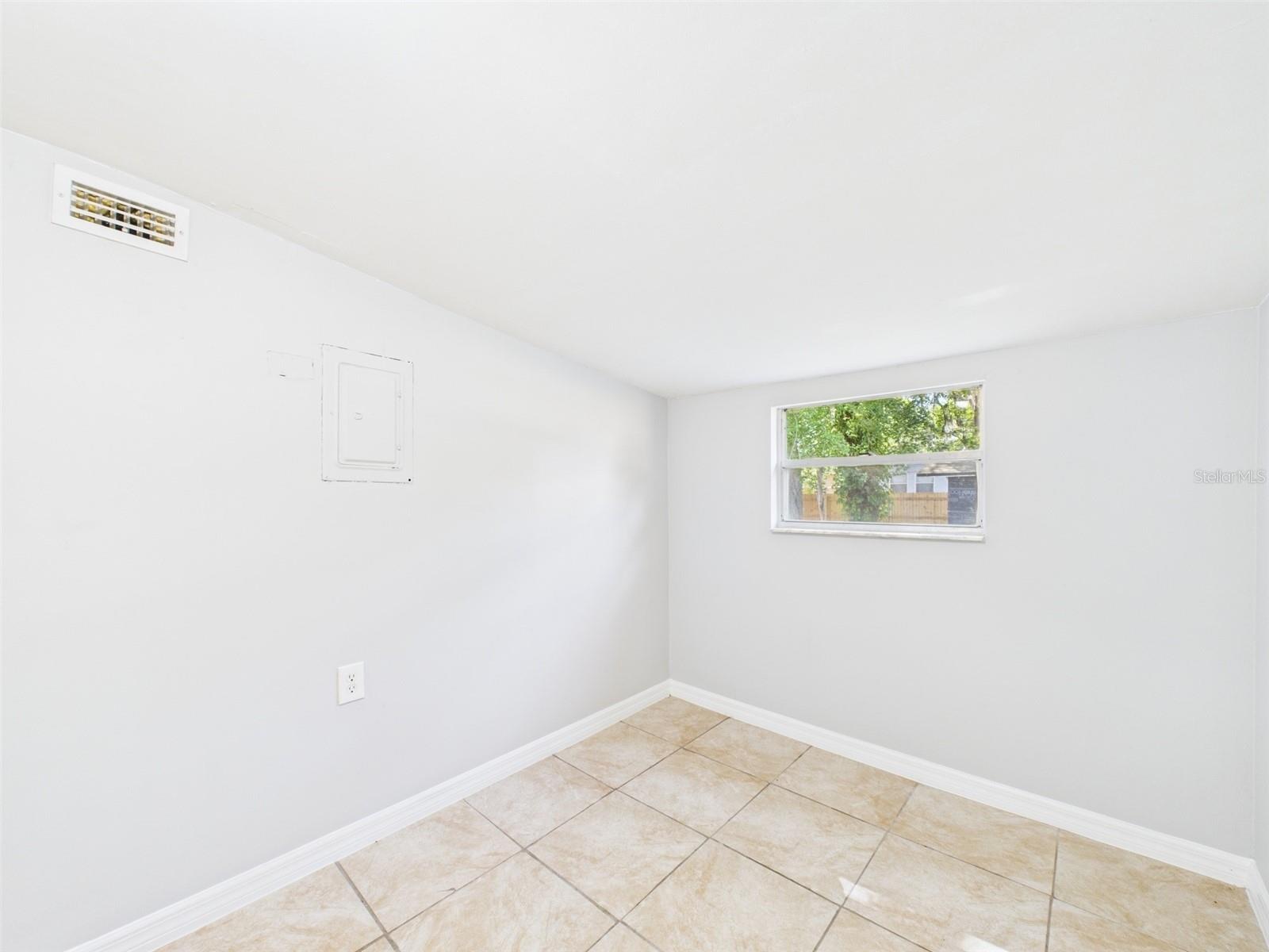 Image 40 of 84 For 348 Gordon Avenue