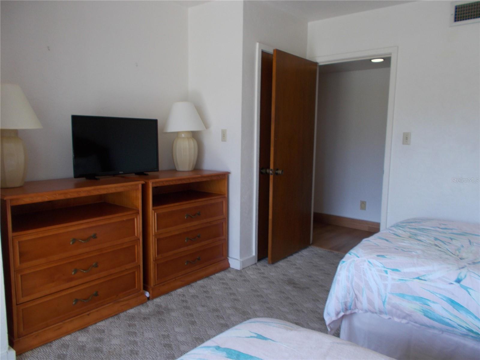 Image 15 of 23 For 543 Maple Leaf Court 543