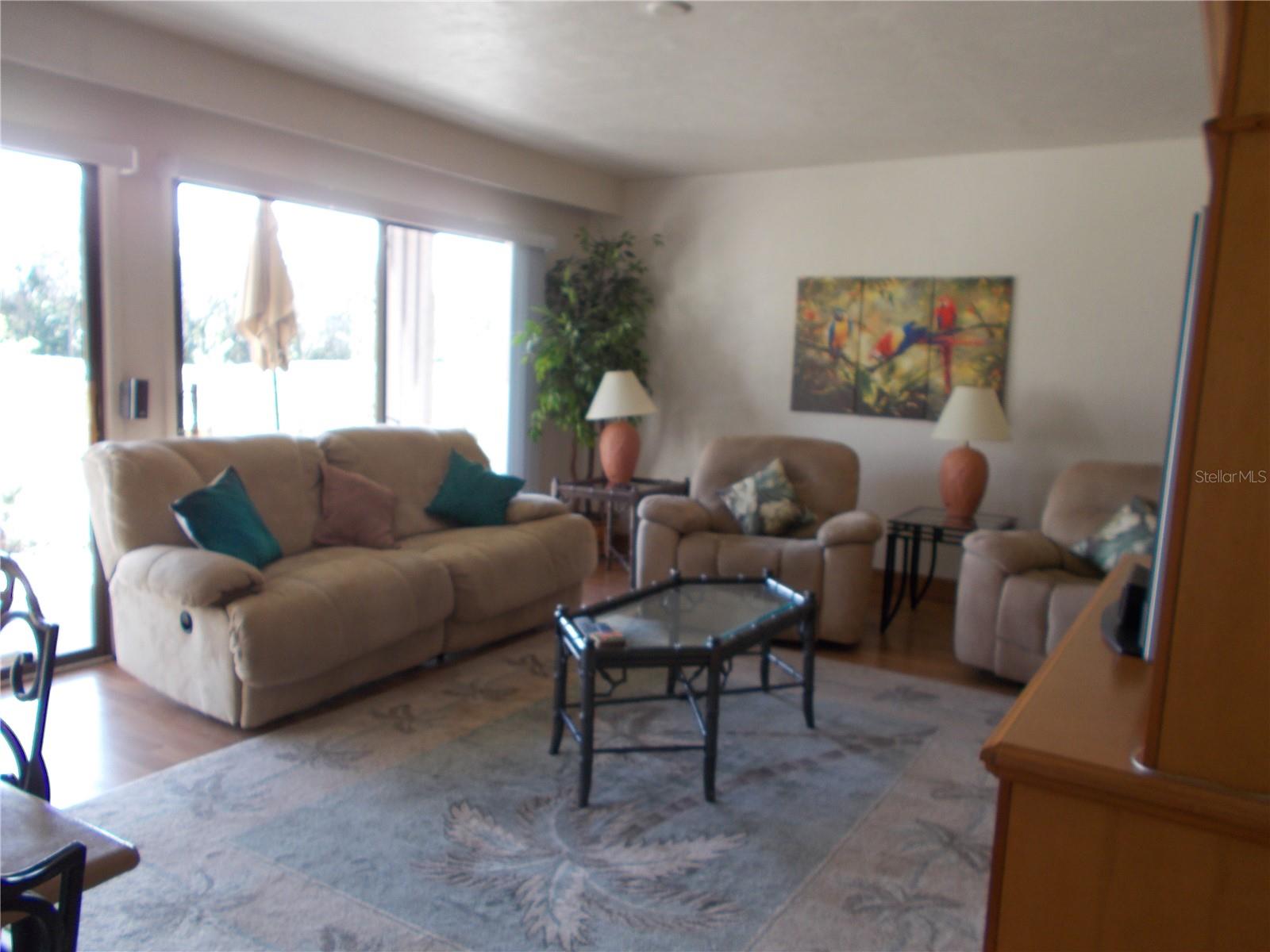 Image 9 of 23 For 543 Maple Leaf Court 543