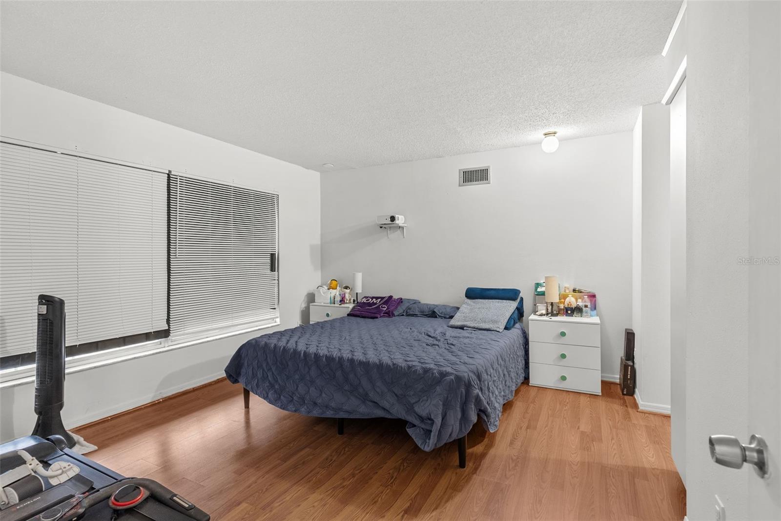 Image 11 of 58 For 2500 Avenue O Nw