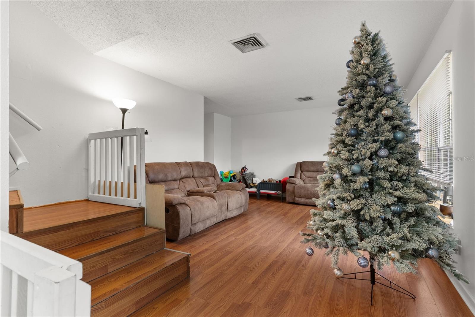 Image 7 of 58 For 2500 Avenue O Nw