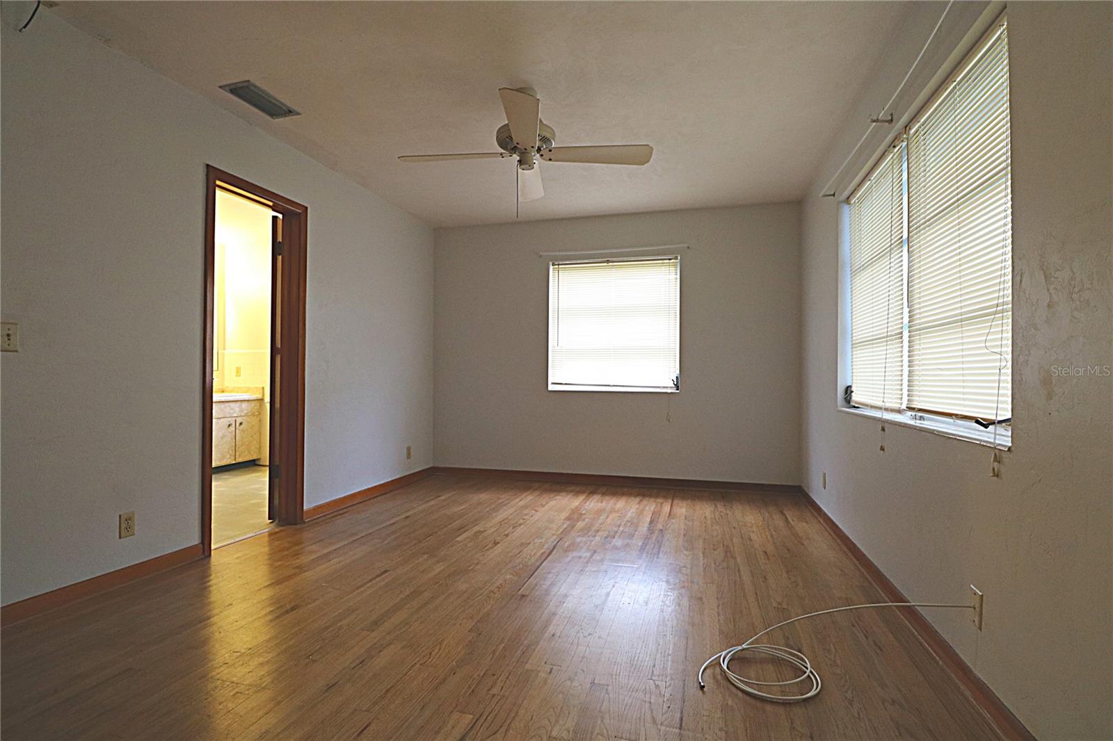 Image 12 of 16 For 1000 Cody Cove Road