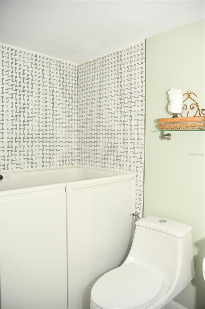 Image 20 of 49 For 601 Mcdonald Street 206