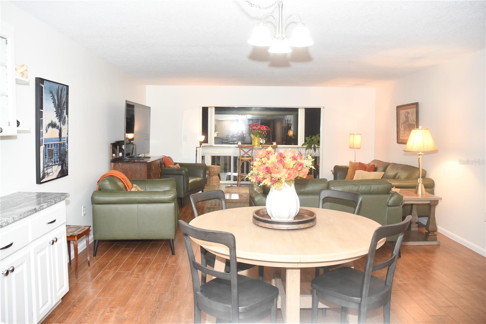 Image 4 of 49 For 601 Mcdonald Street 206