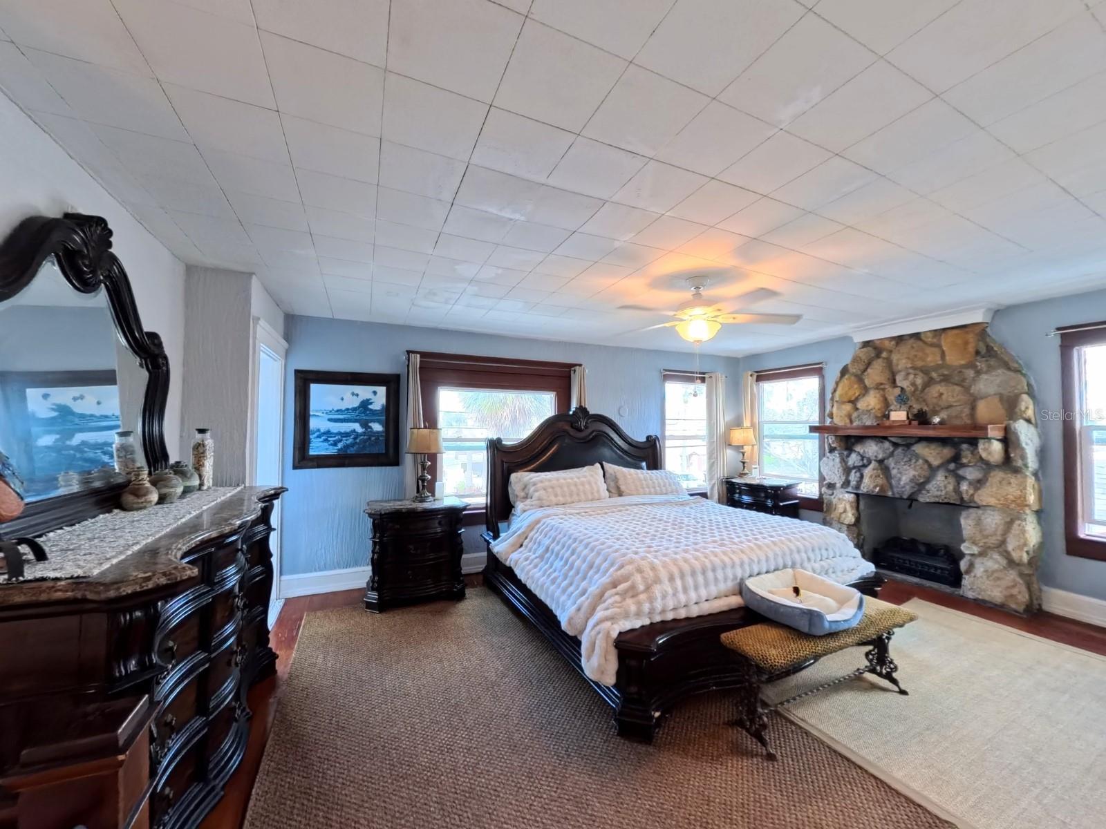 Image 30 of 93 For 434 Vermont Avenue