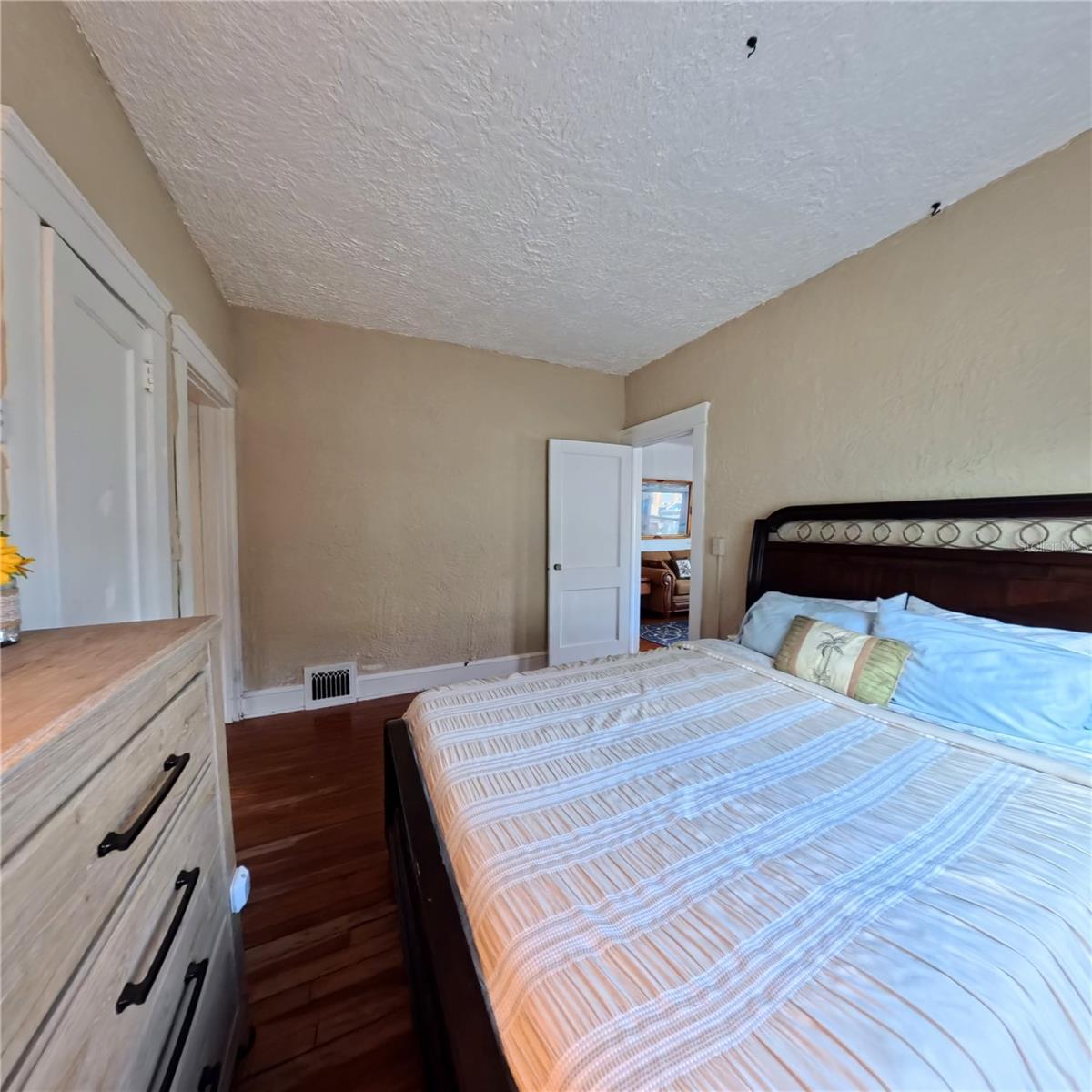 Image 60 of 93 For 434 Vermont Avenue