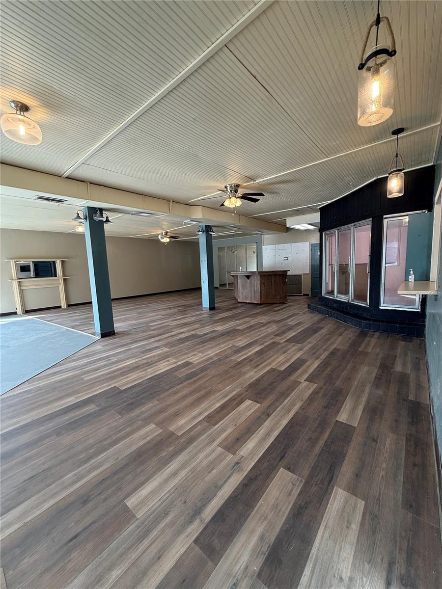 Listing photo id 8 for 2595 Avenue G Nw