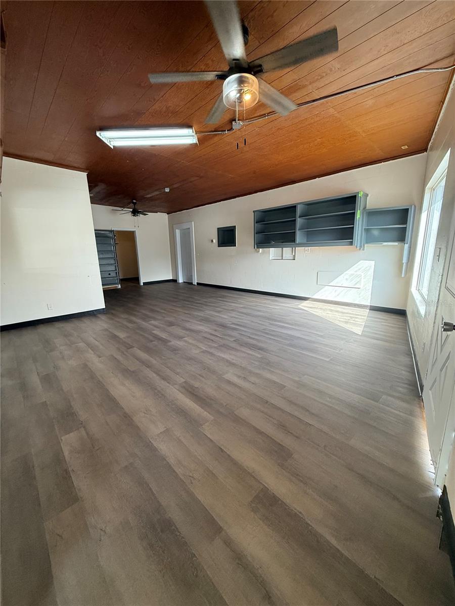 Listing photo id 9 for 2595 Avenue G Nw