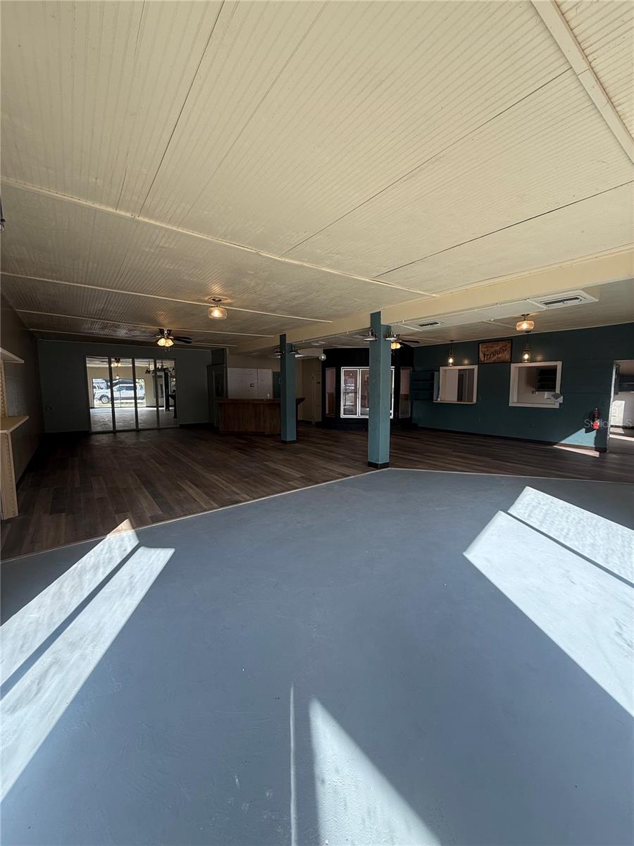 Listing photo id 5 for 2595 Avenue G Nw