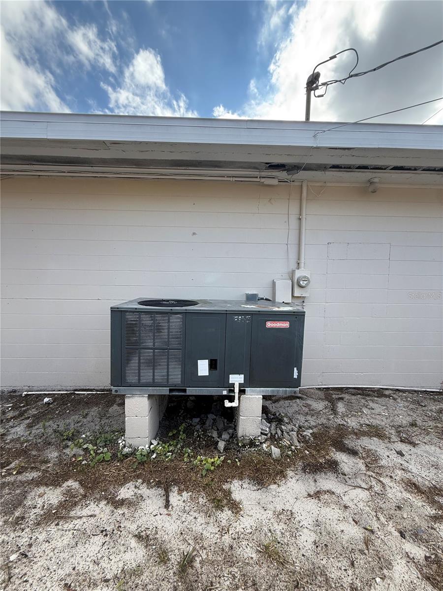 Image 14 of 16 For 2595 Avenue G Nw