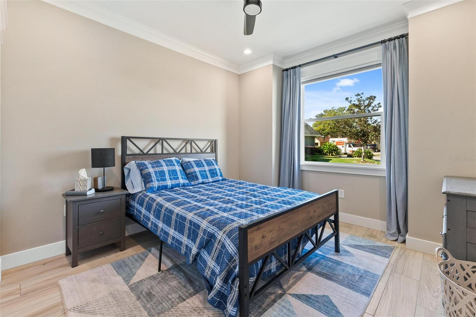 Image 21 of 41 For 3160 Oak Park Drive