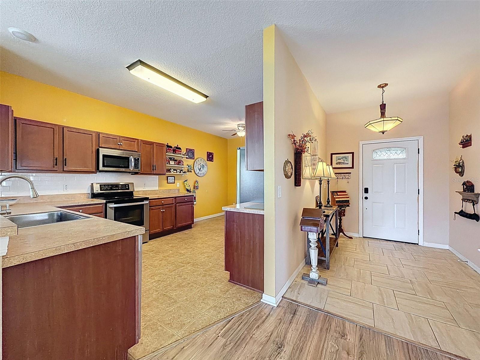 Image 7 of 70 For 1120 Maplebrook Drive