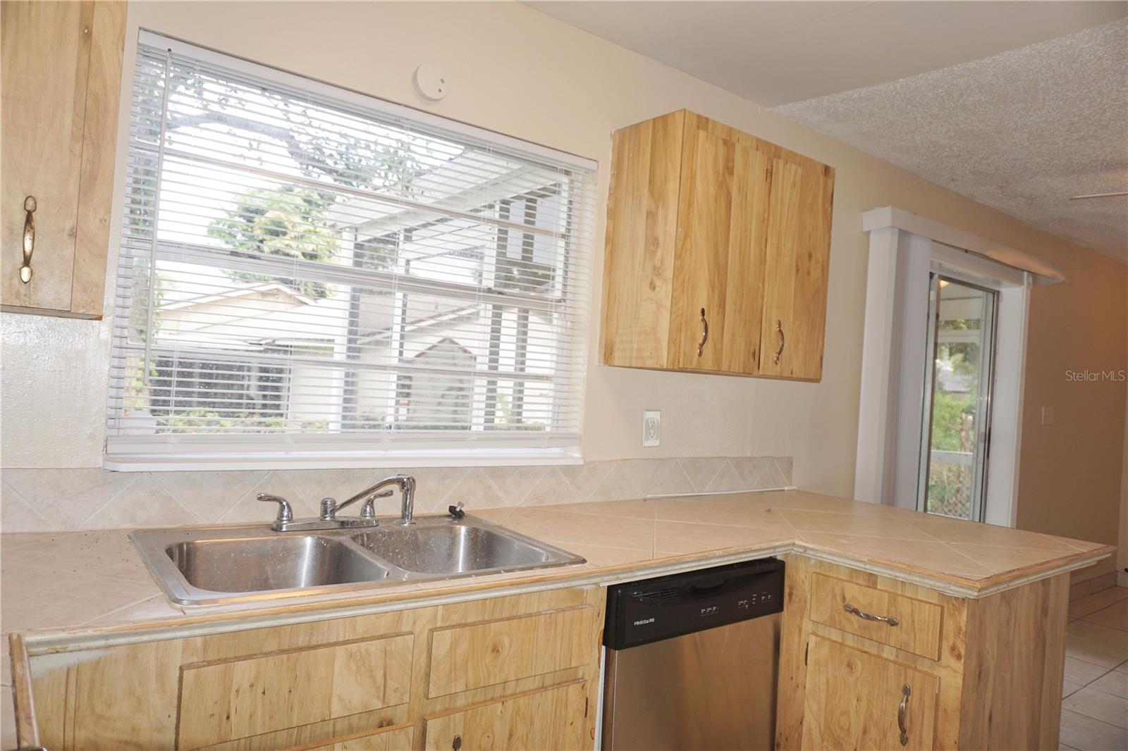 Image 5 of 20 For 817 Whisper Lake Court