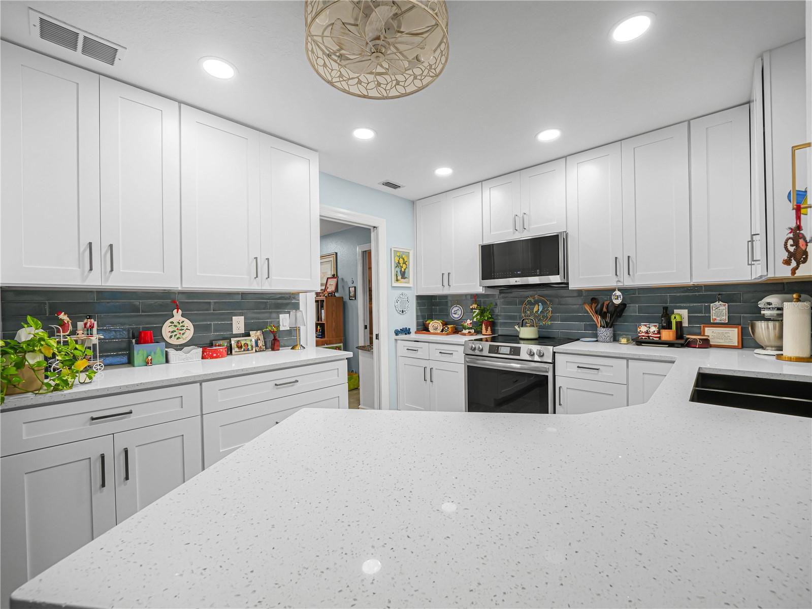 Image 11 of 47 For 51 Fairchild Street