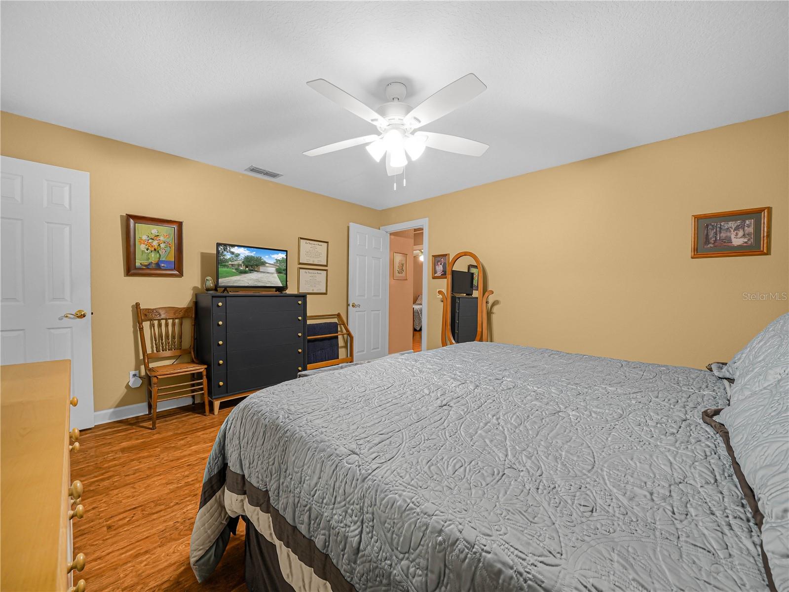 Image 18 of 47 For 51 Fairchild Street