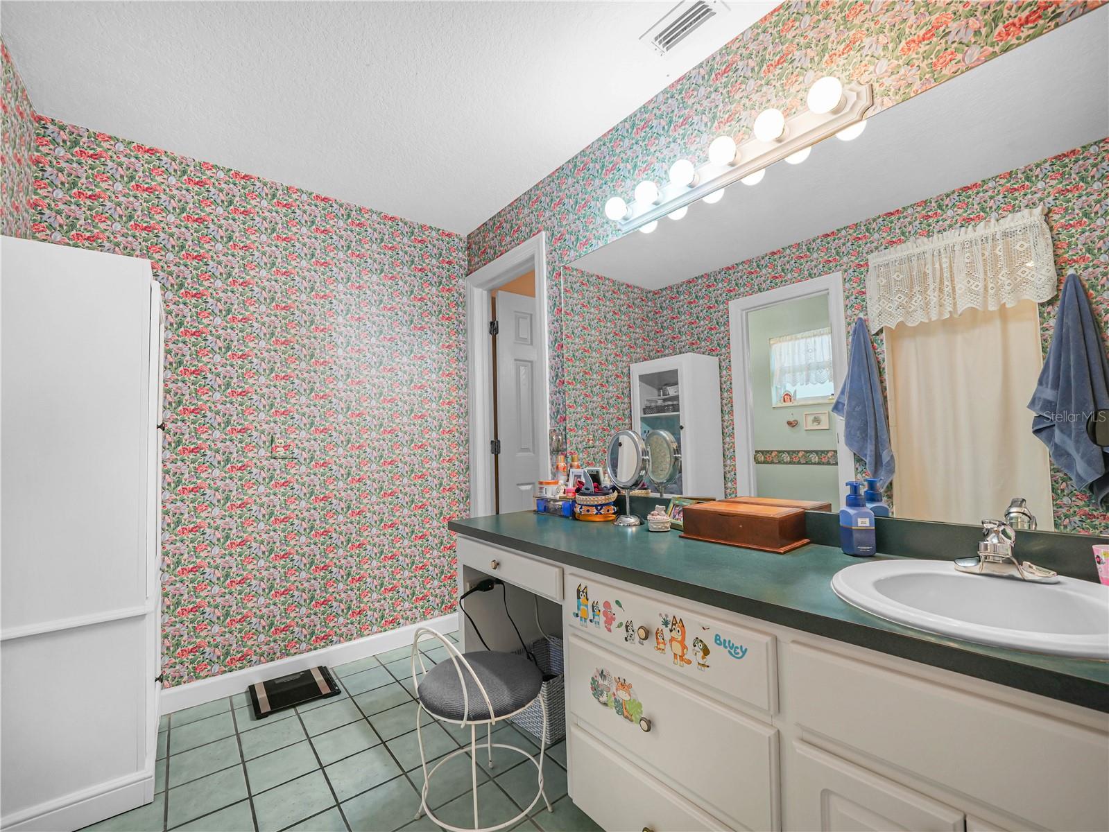 Image 20 of 47 For 51 Fairchild Street