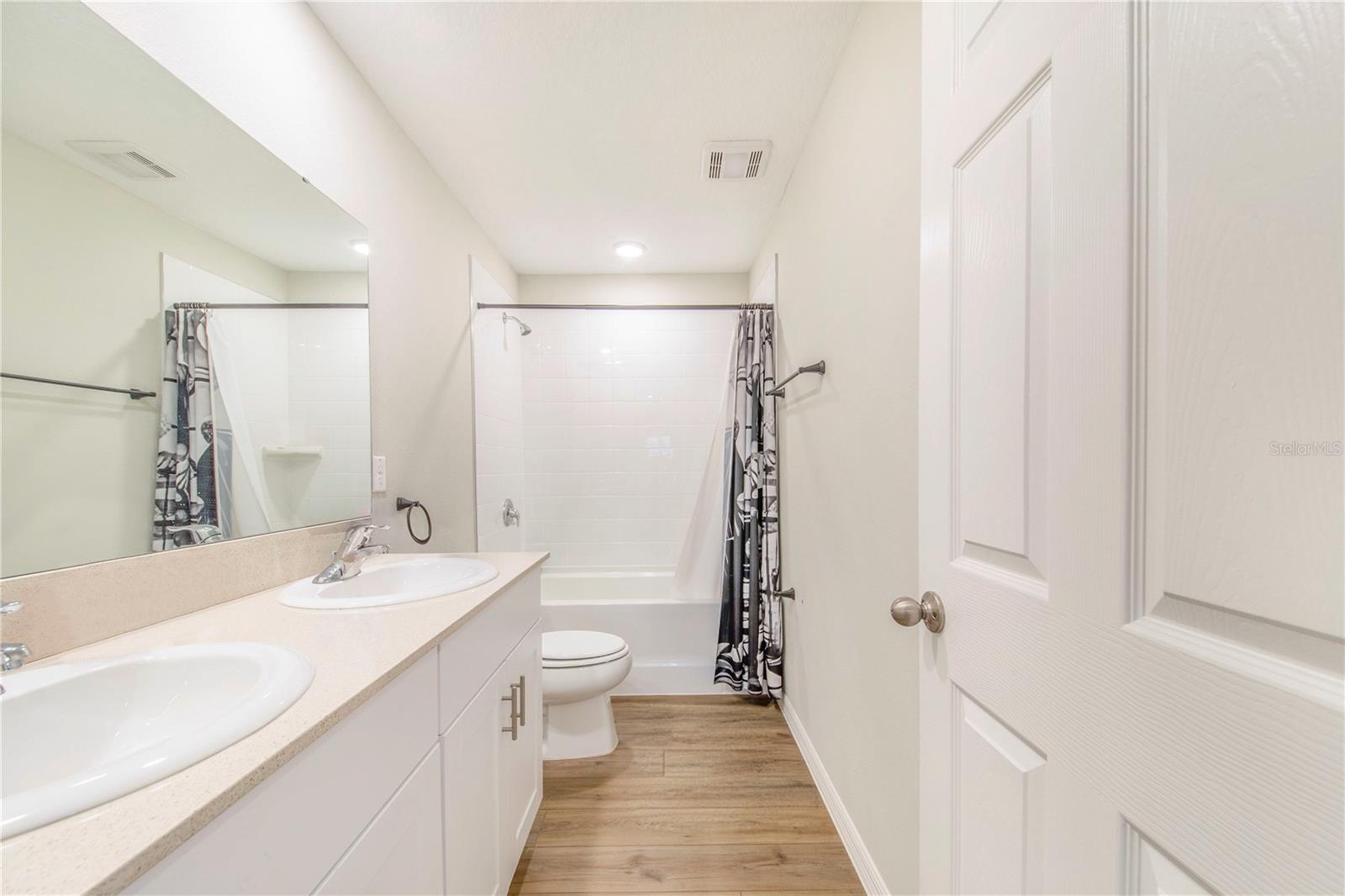 Image 24 of 37 For 870 Sand Sea Place