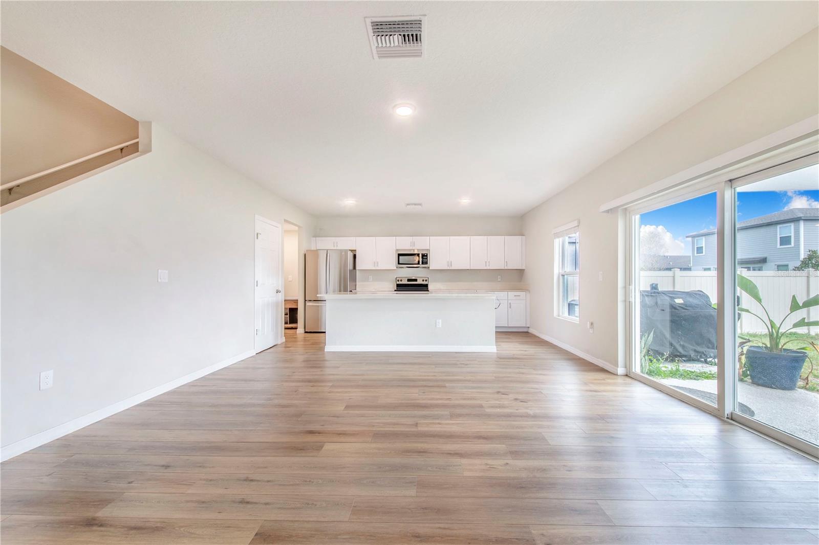 Image 6 of 37 For 870 Sand Sea Place