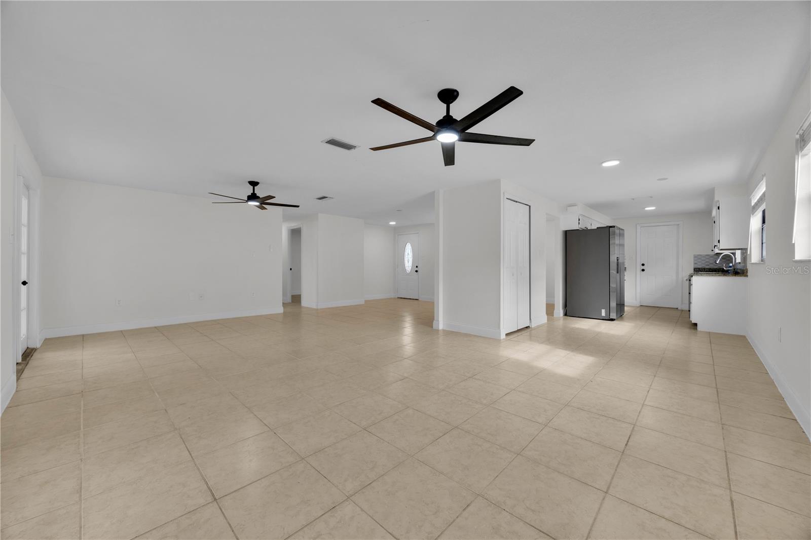 Image 11 of 30 For 1609 Seneca Avenue