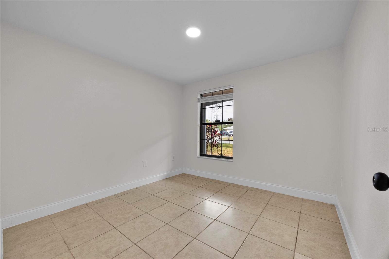 Image 19 of 30 For 1609 Seneca Avenue