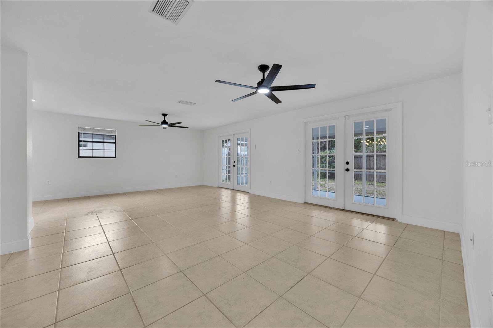 Image 9 of 30 For 1609 Seneca Avenue