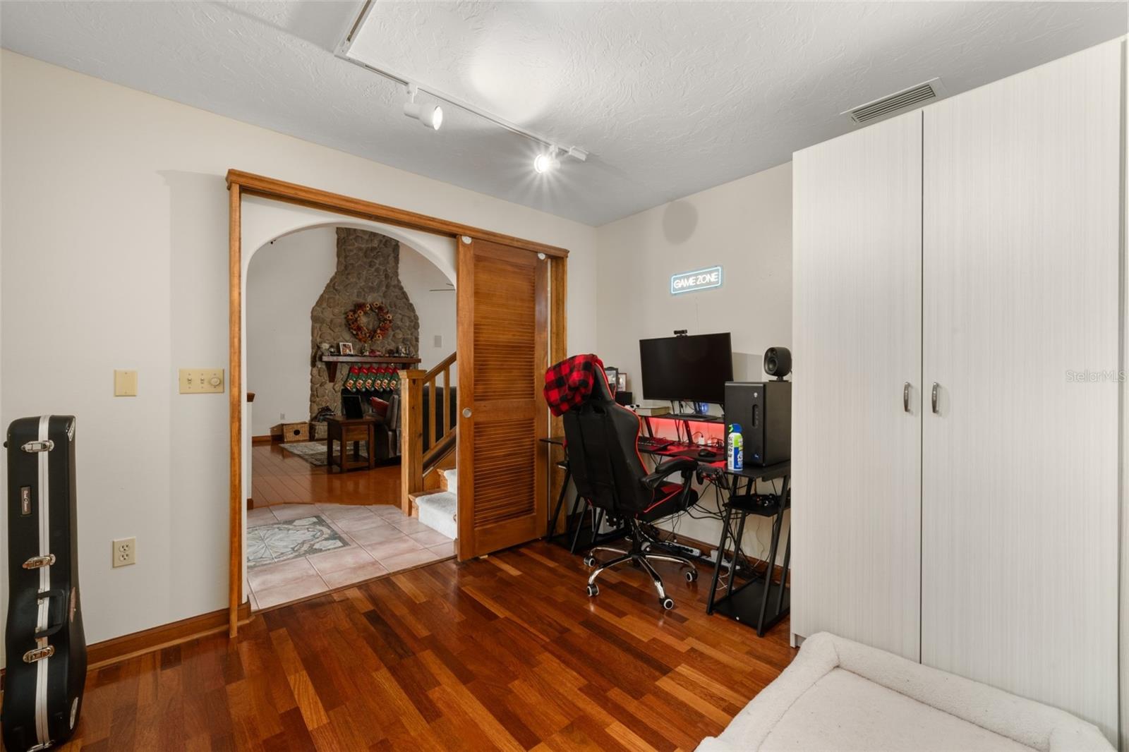 Image 14 of 43 For 5318 Oak Road