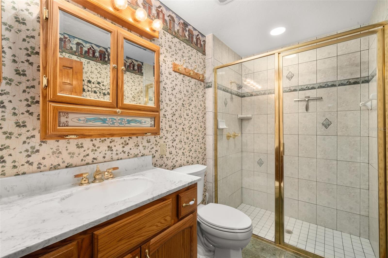 Image 20 of 43 For 5318 Oak Road