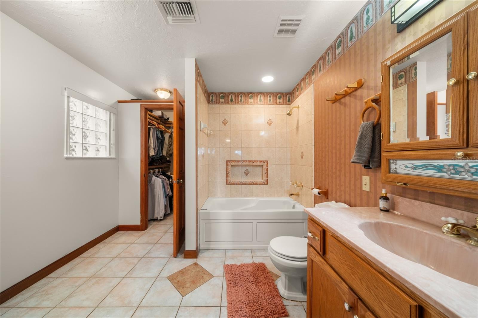 Image 23 of 43 For 5318 Oak Road