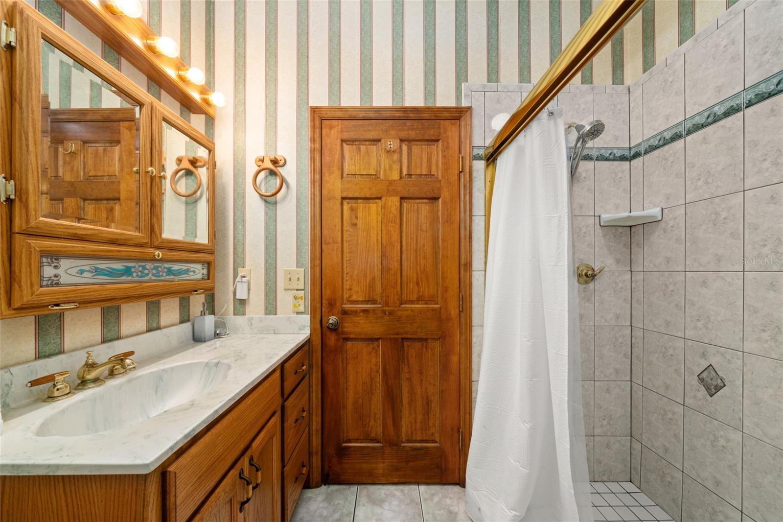 Image 28 of 43 For 5318 Oak Road