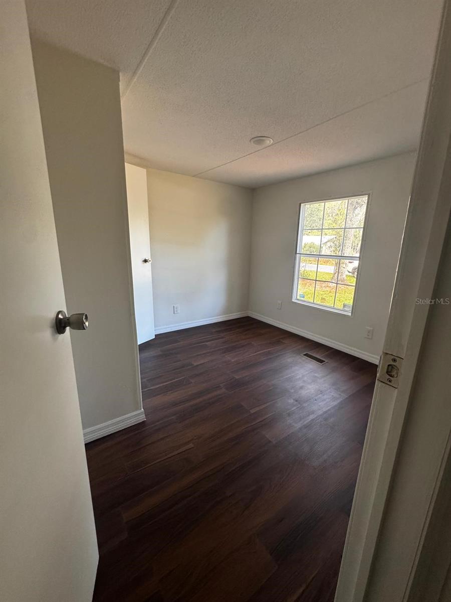 Image 12 of 27 For 120 3rd Wahneta Street W