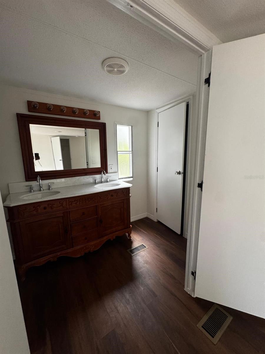 Image 14 of 27 For 120 3rd Wahneta Street W