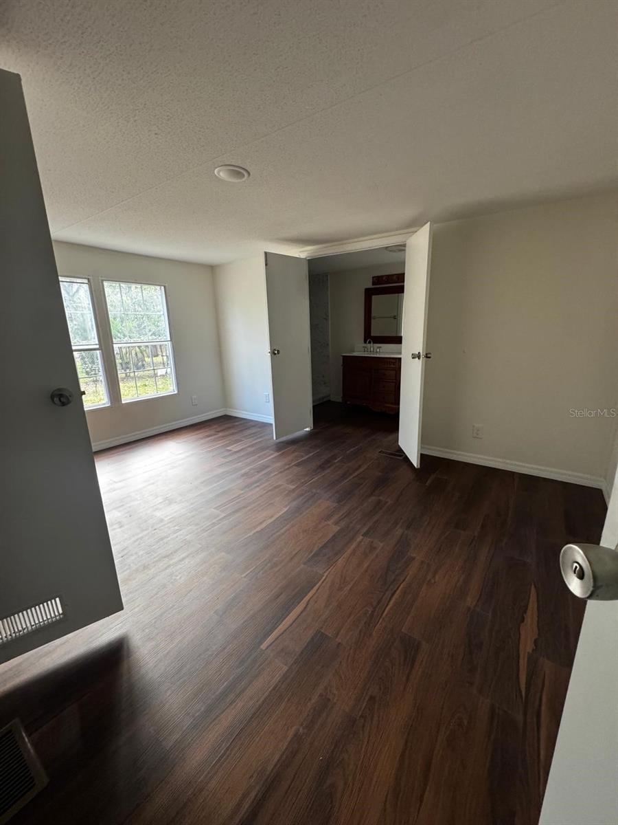 Image 16 of 27 For 120 3rd Wahneta Street W