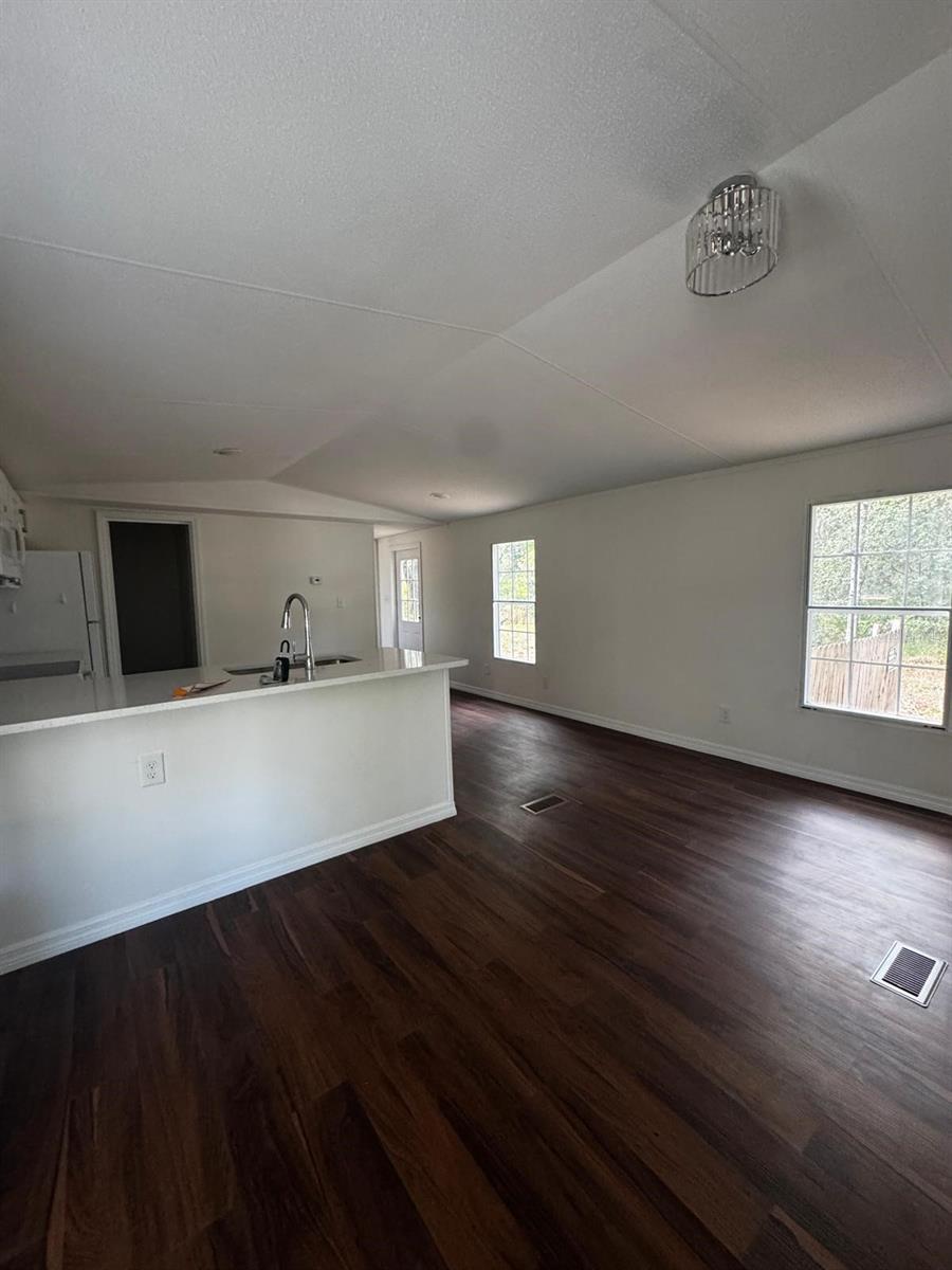 Image 7 of 27 For 120 3rd Wahneta Street W