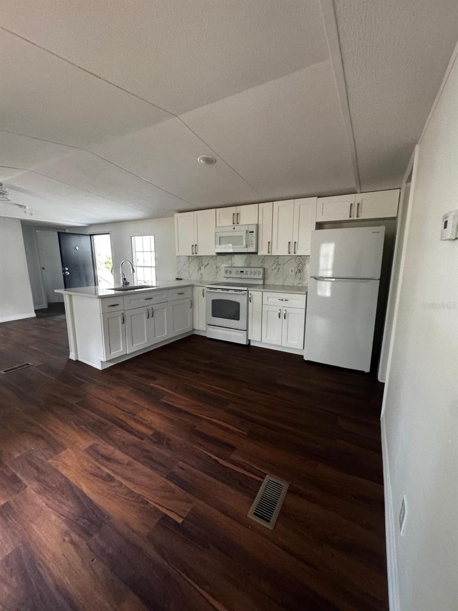 Image 8 of 27 For 120 3rd Wahneta Street W