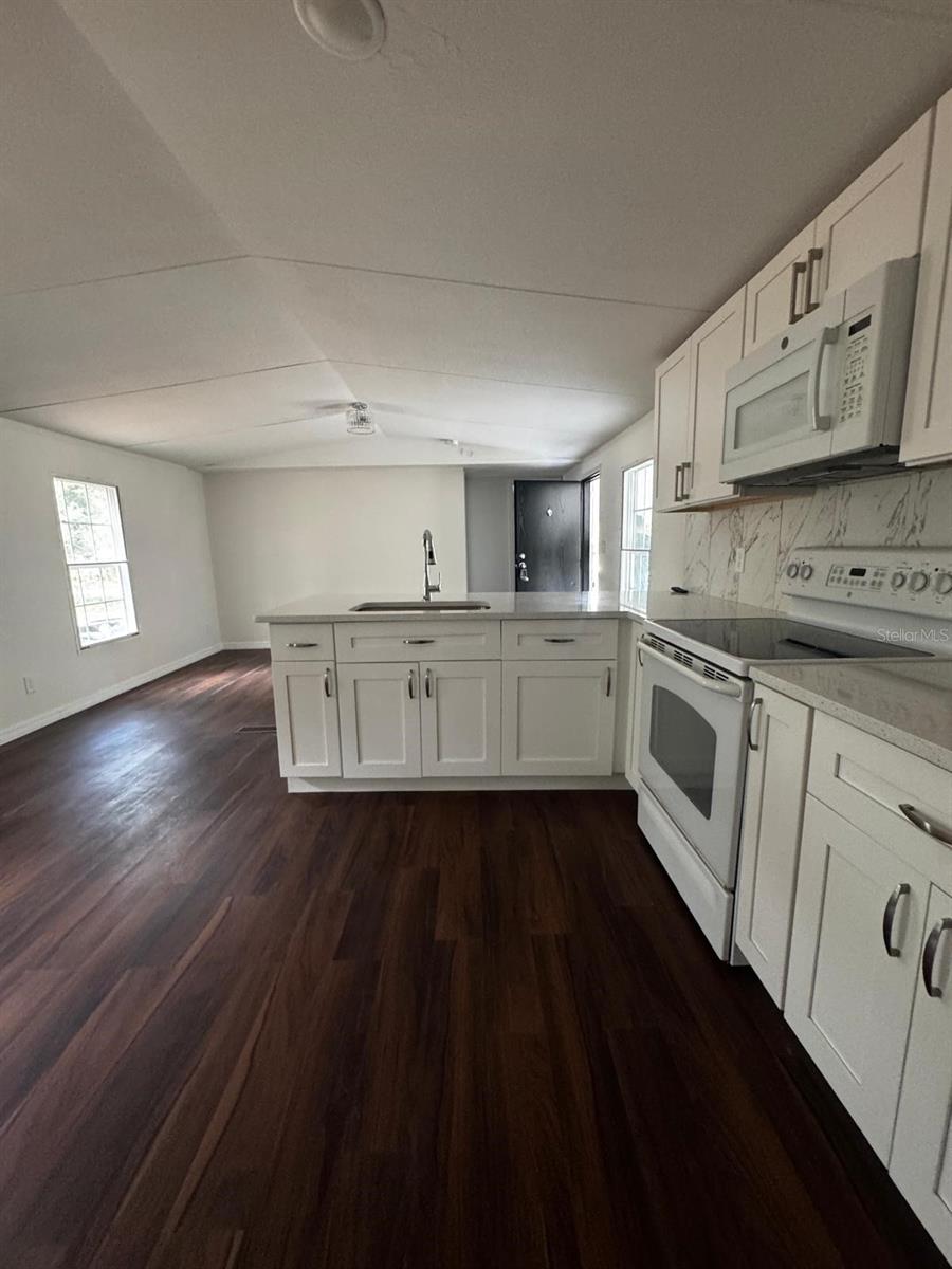 Image 9 of 27 For 120 3rd Wahneta Street W