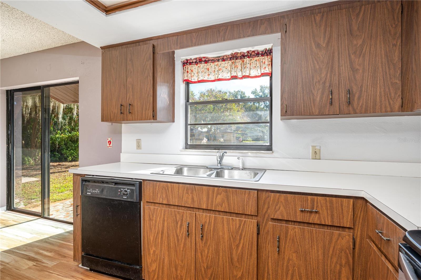 Image 9 of 31 For 618 3rd Street Ne